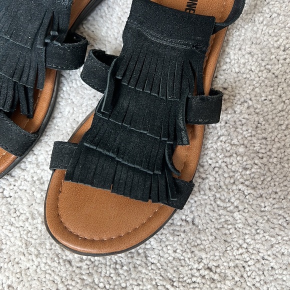 Minnetonka fringe sandals size 5 - Picture 4 of 6